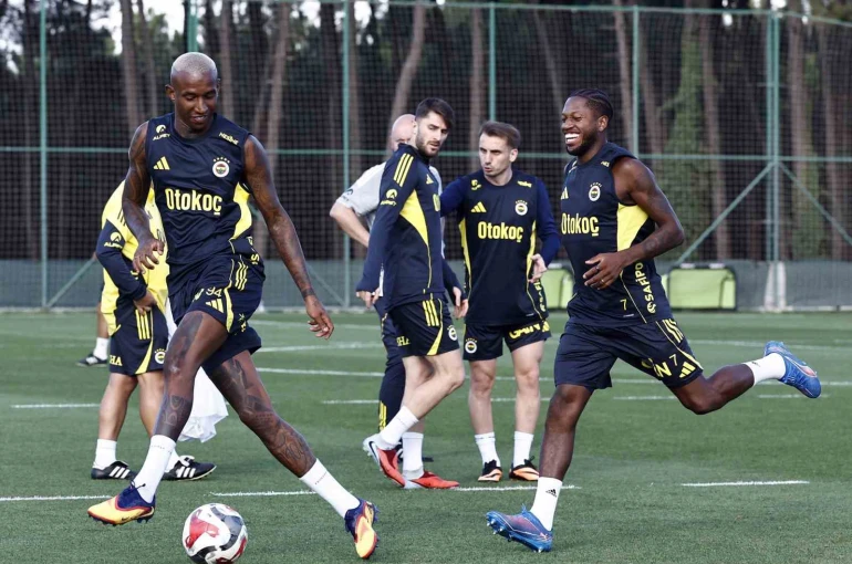 Fenerbahçe, Trabzonspor maçı öncesi kampa girdi 