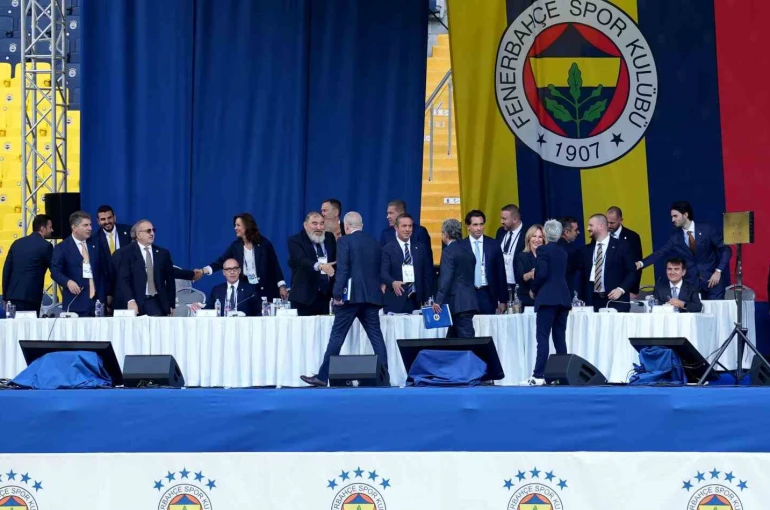 Fenerbahçe’de olağanüstü seçimli genel kurul toplantısı başladı 
