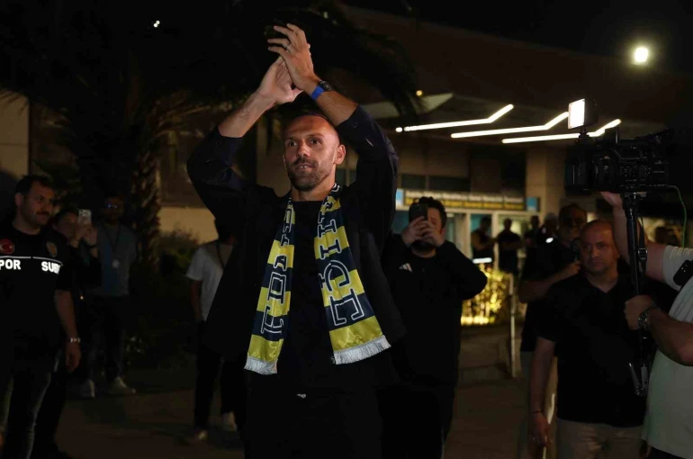 Fenerbahçe’nin yeni transferi Vedat Muriqi İstanbul’a geldi 
