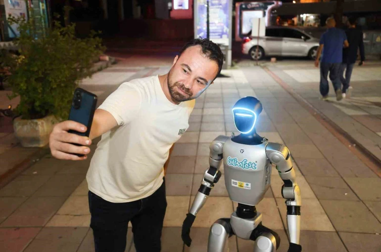 Festivale robotlu davet 