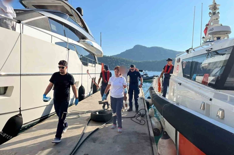 Fethiye ve Marmaris’te denizden 3 kişiye tıbbi tahliye