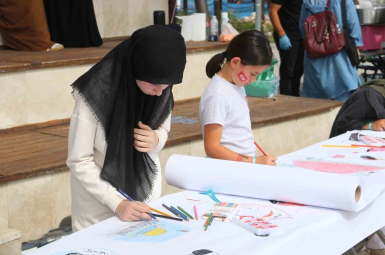 Fethiye’de çocuklar Filistinli akranları için resim çizdi