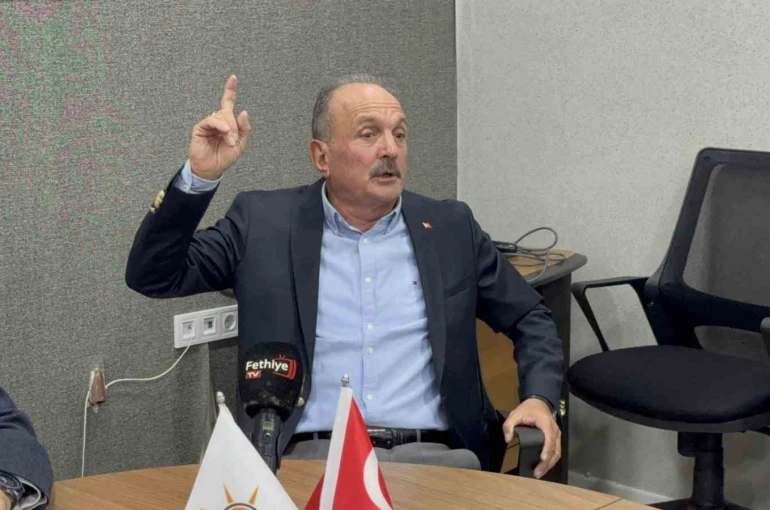 Fethiye’nin eski Belediye Başkanı Saatcı, İYİ Parti’den istifa etti 