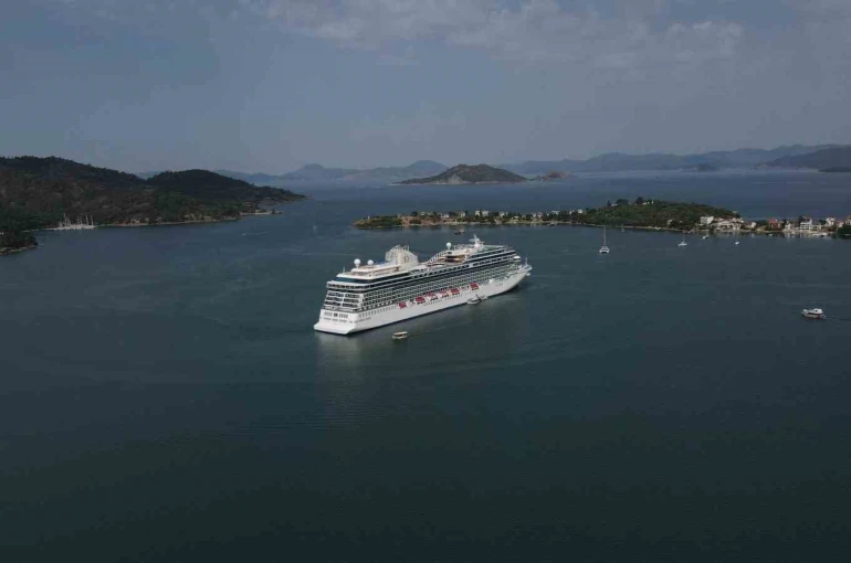 Fethiye’ye sezonun ilk kruvaziyer gemisi geldi 