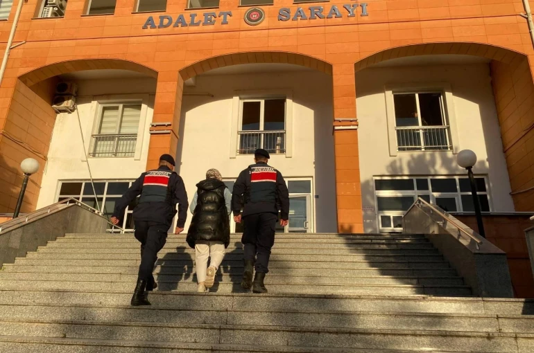 FETÖ üyeliğinden aranan kadın, jandarma tarafından yakalandı