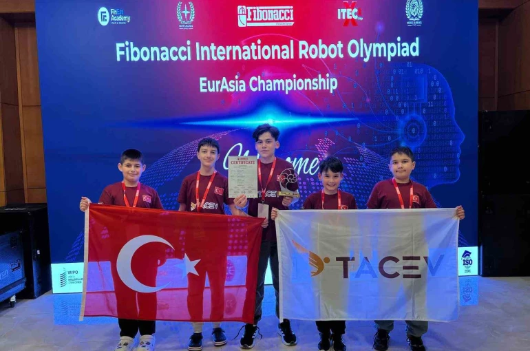 Fibonacci Uluslararası Robot Olimpiyatları’nda ilk 3’e girmek için mücadele ettiler 