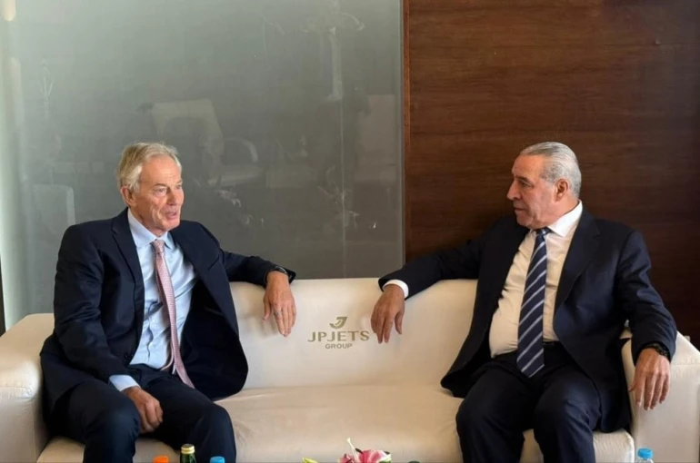 Filistin Devlet Başkanı Yardımcısı Al-Sheikh, İngiltere’nin eski Başbakanı Blair ile bir araya geldi 