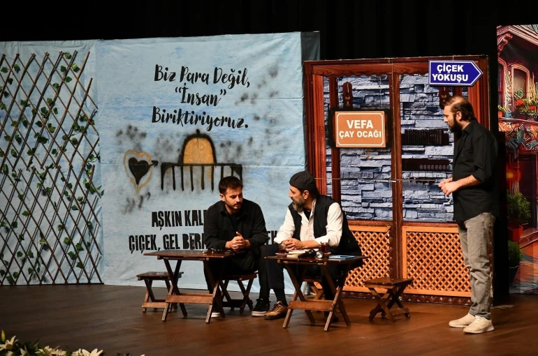 Filistin’in çığlığı "Aynalar" oyunu ile Başiskele’de yankılandı 