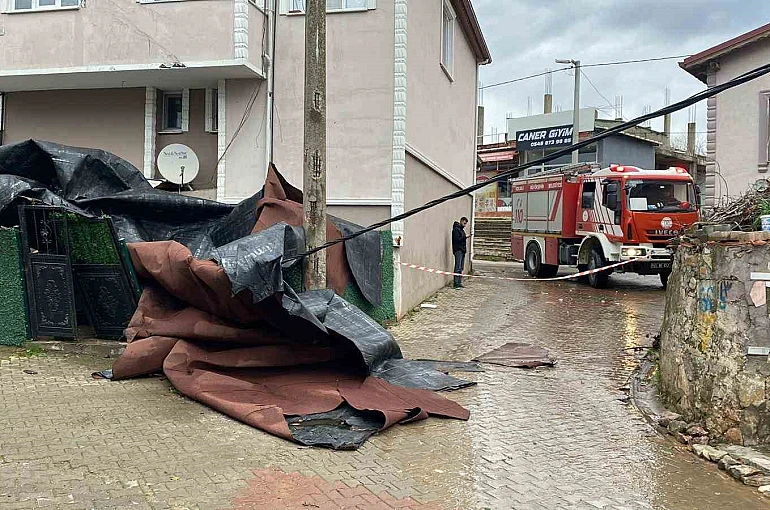 Fırtına sonrası hasar büyük oldu 