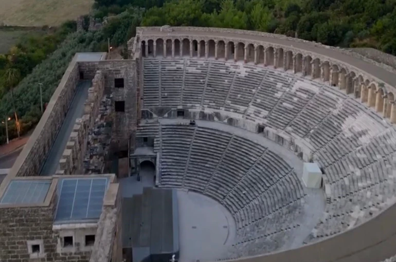 Fiziksel engelli bireyler Aspendos Antik Tiyatrosu’nu VR gözlükleri ile sanal ortamda gezdi 
