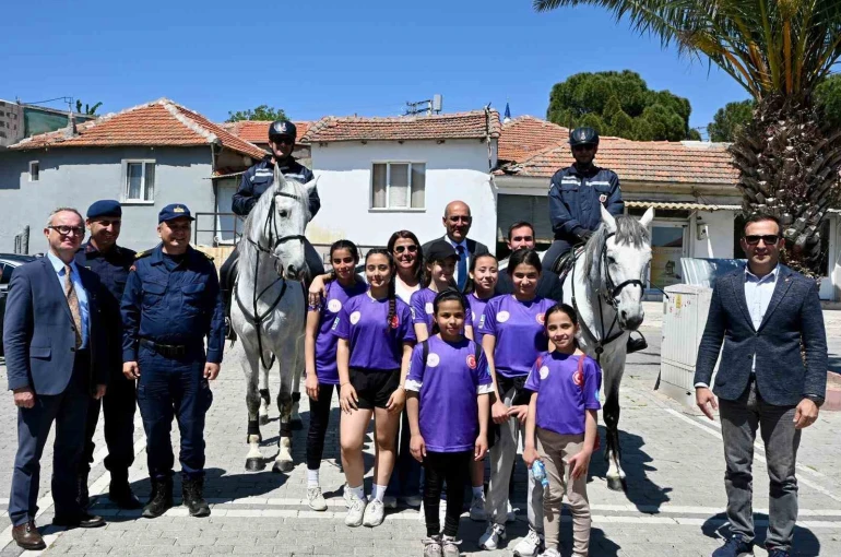 Foça’da okul çevrelerine sıkı denetim: Kaymakam Aydın’dan "Güvenli Eğitim" talimatı 
