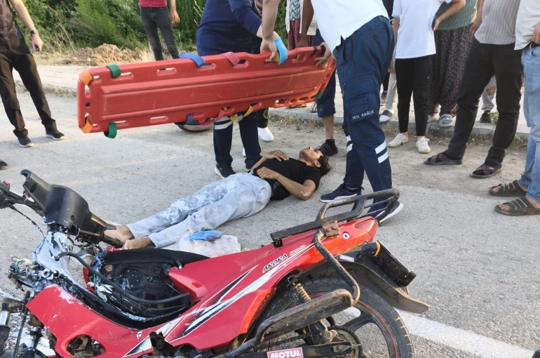 Forklifte çarpan motosiklet sürücüsü yaralandı