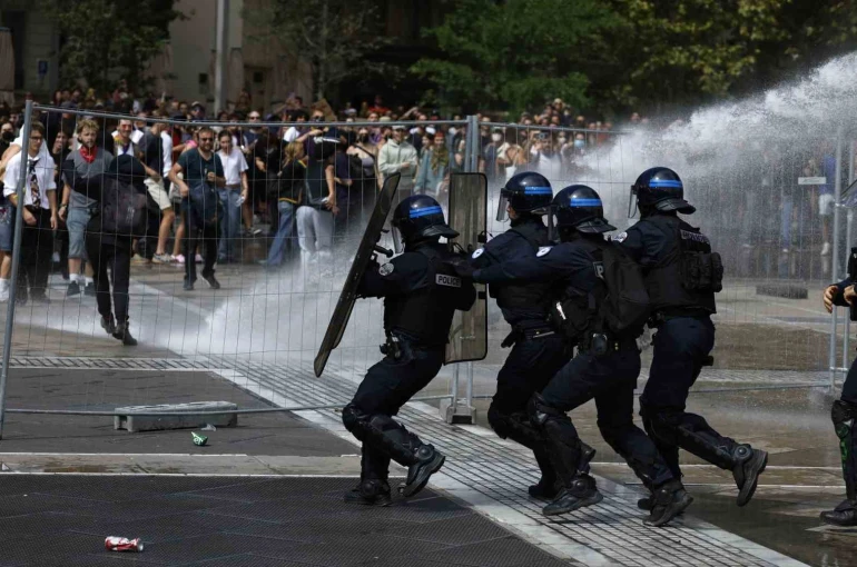 Fransa’daki protestolarda gözaltı sayısı 473’e yükseldi 