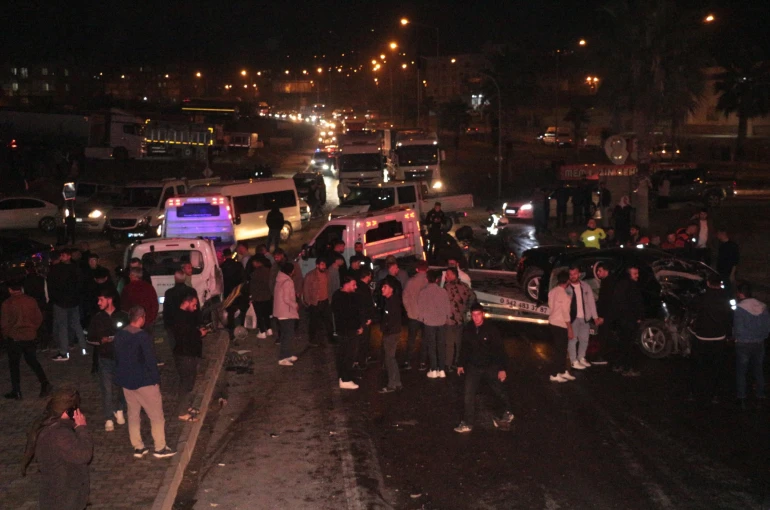 Freni boşalan vinç 6 araca birden çarptı: 7 yaralı