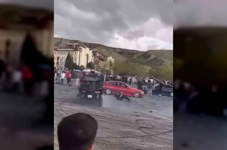 Fuarda otomobil ile drift atan sürücü görevliye çarptı: O anlar kamerada 