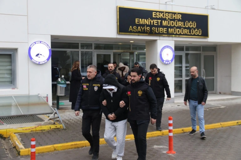 Fuhuş operasyonunda 8 kişi tutuklandı