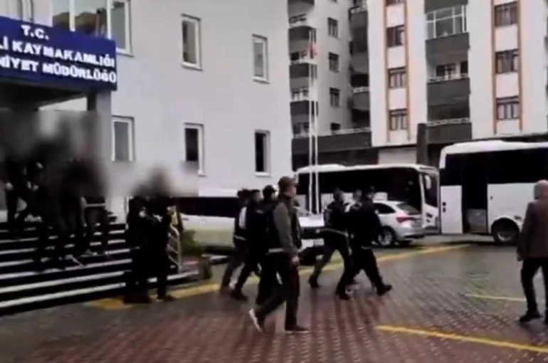 Fuhuş operasyonunda13 kişi tutuklandı