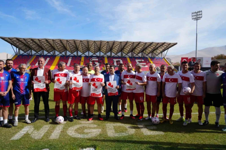 Futbolun efsane isimleri Niğde’de buluştu 