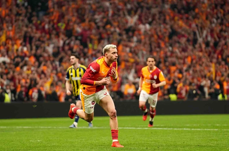 Galatasaray 25 sene sonra evinde Fenerbahçe’ye karşı penaltıdan gol attı 