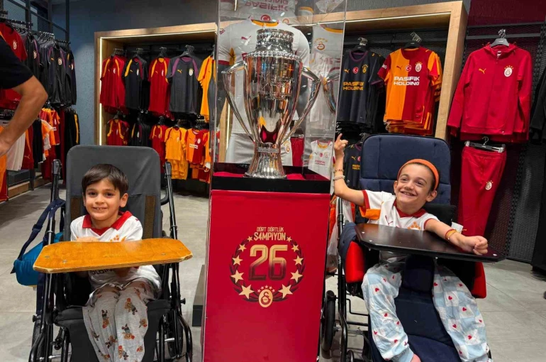 Galatasaray’ın şampiyonluk kupası Mardian Mall’da taraftarlarla buluştu