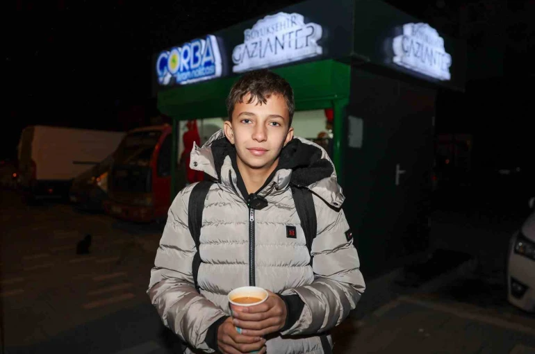 Gaziantep Büyükşehir, 39 noktada sabahı sıcak çorba ile karşılıyor 