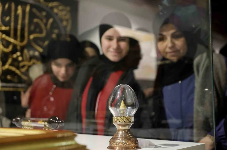 Gaziantep Büyükşehir ev sahipliğinde Mukaddes Emanetler Sergisi’ne yoğun ilgi 