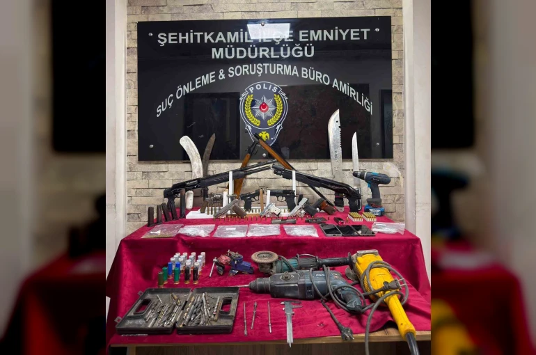 Gaziantep’te 10 adet ruhsatsız silah ele geçirildi: 2 gözaltı