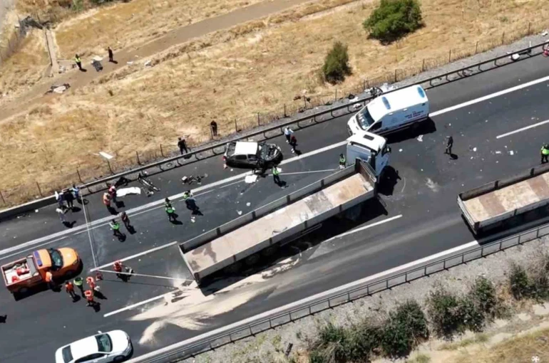 Gaziantep’te 2 kişinin öldüğü zincirleme kaza bölgesi dron ile görüntülendi 