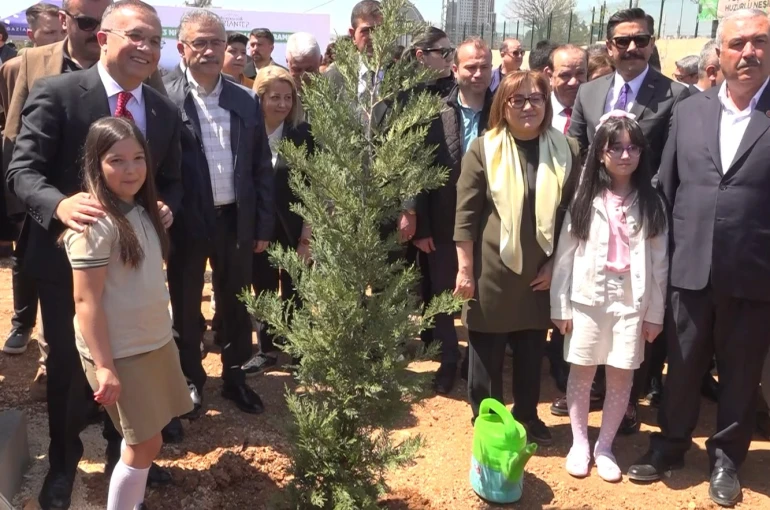 Gaziantep’te 23 Nisan’da fidanlar toprakla buluşturuldu 