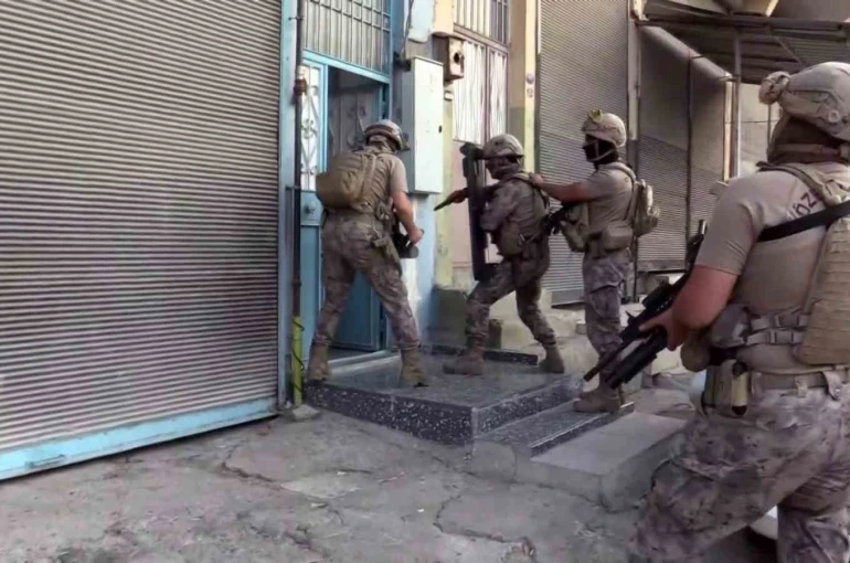 Gaziantep’te aranan şahıslara şafak operasyonu: 10 gözaltı