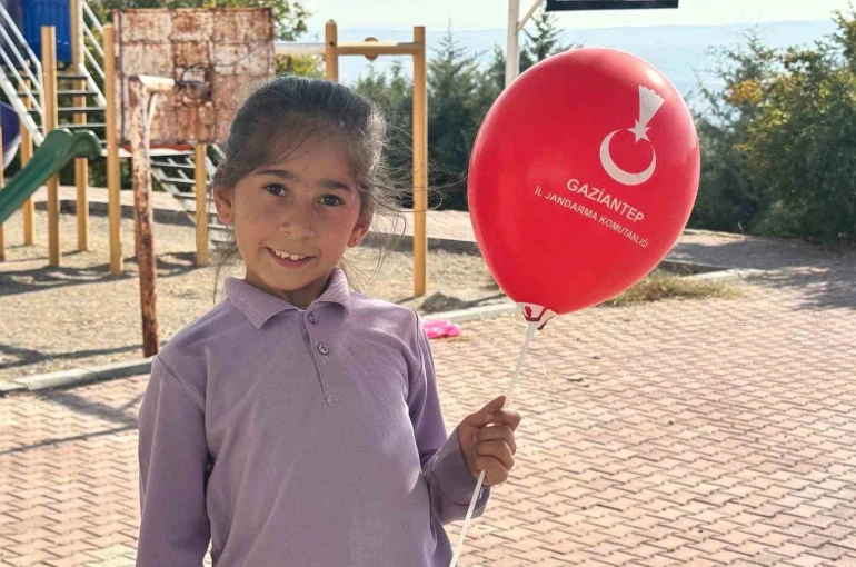 Gaziantep’te jandarma çocukları unutmadı 