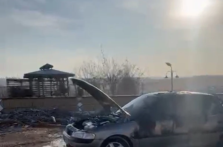 Gaziantep’te park halindeki araç kundaklandı 