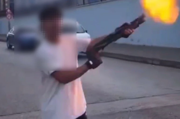 Gaziantep’te şok görüntüler: 3 şahıs pompalı tüfekle rastgele ateş açtı 