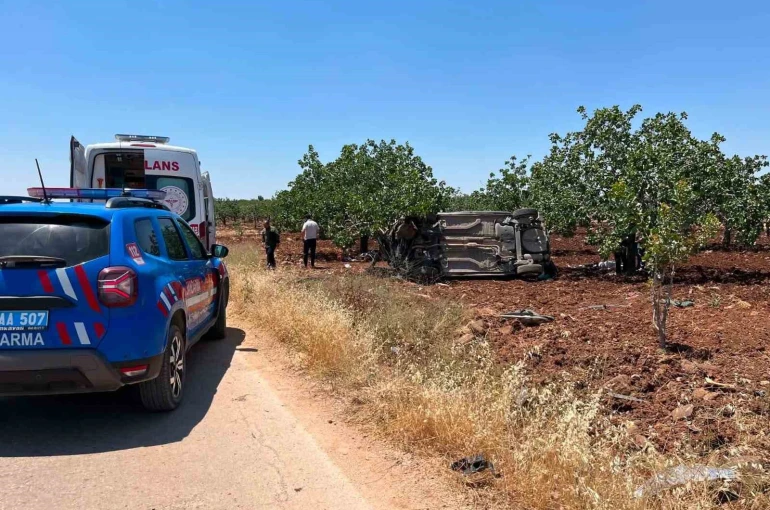Gaziantep’te takla atan otomobilde 3 kişi yaralandı 