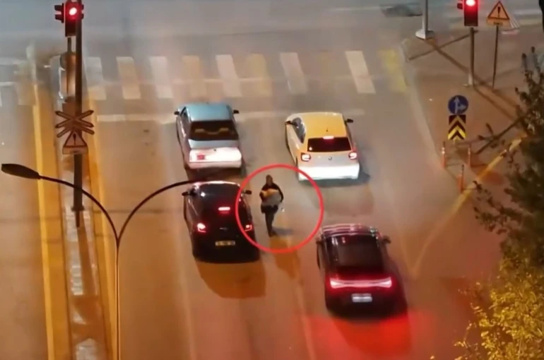 Gaziantep’te yollarda dilencilik ve satıcılık yapan şahıslara operasyon: 14 gözaltı 