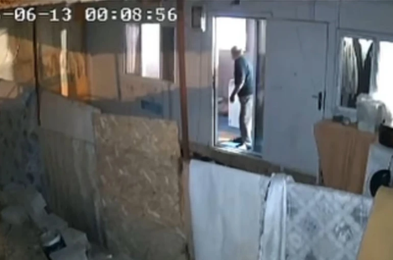 Gaziantep’teki 4.6’lık deprem anı güvenlik kameralarında