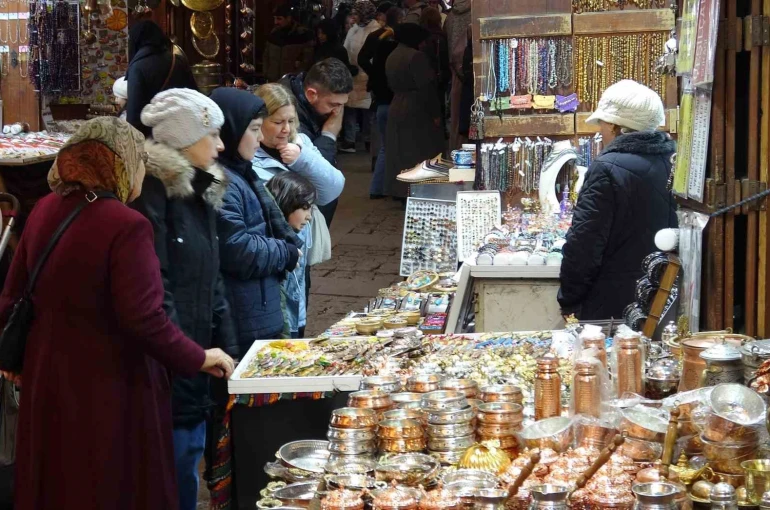 Gaziantep’teki tarihi çarşılarda yarıyıl tatili yoğunluğu 