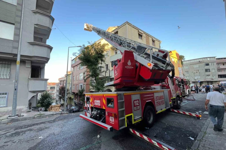 Gaziosmanpaşa’da çatı katında yangın: 1 ölü 