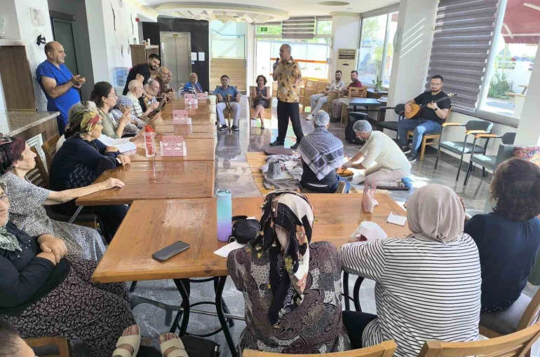Gazipaşa’da huzurevinde sıra gecesi coşkusu