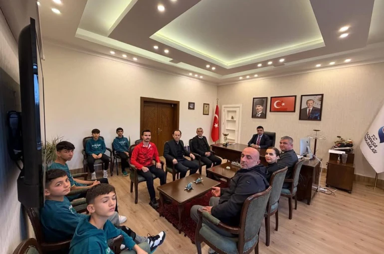 Gazipaşa’yı temsil eden badminton takımı Antalya şampiyonu oldu 