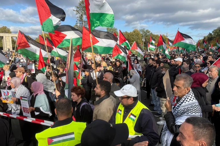 Gazze’de ateşkes sonrası Berlin’de 16 bin kişi Filistin’e destek gösterisinde buluştu 