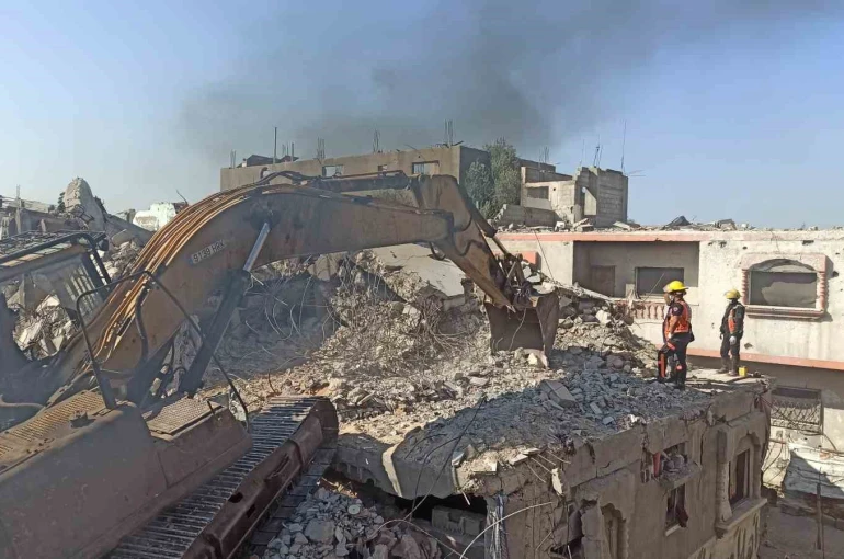 Gazze’de enkaz altındaki cenazelerin çıkarılmasına yönelik çalışmaların ilk aşaması başladı 