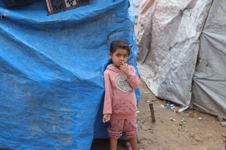 Gazze’de etkili olan şiddetli yağış, mevcut insani krizi daha da derinleştiriyor 