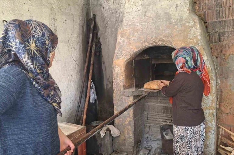 Gazze’ye destek için kadınlar ekmek fırınının başına geçti