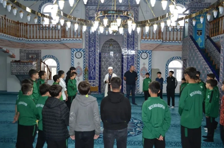Gebze’de futbol ve manevi eğitim bir arada