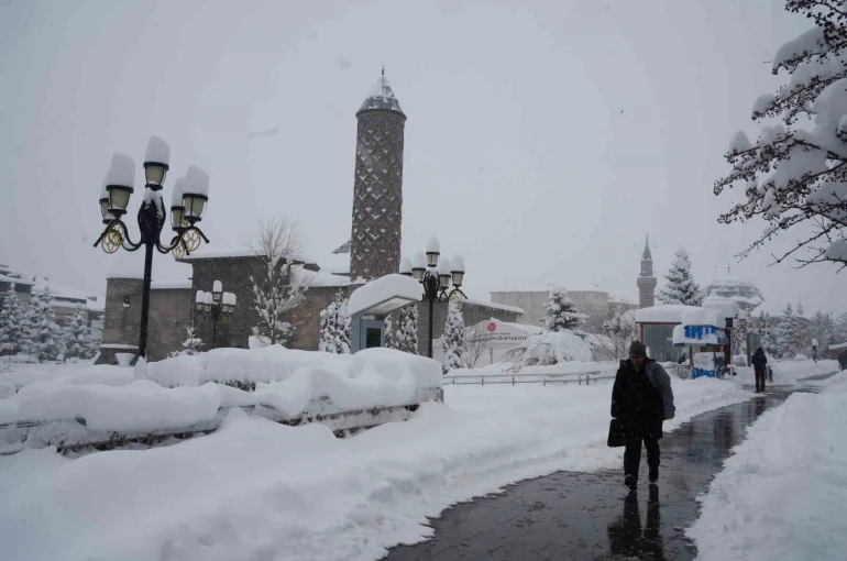 Gece kar yağışı bekleniyor 