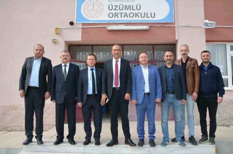 Gediz Halk Eğitimi Merkezi’nden ihtiyaç sahibi öğrencilere el emeği kış desteği 