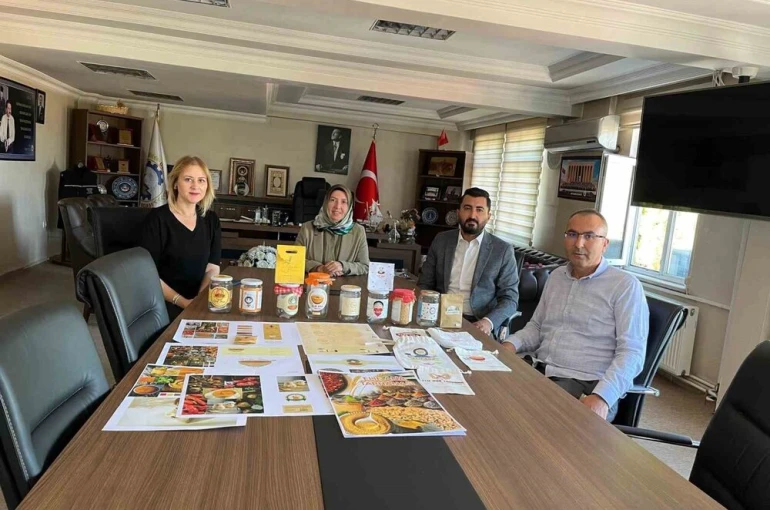 Gediz’de eğitim ve iş dünyası buluştu: Öğrenciler kooperatife tasarım desteği verdi