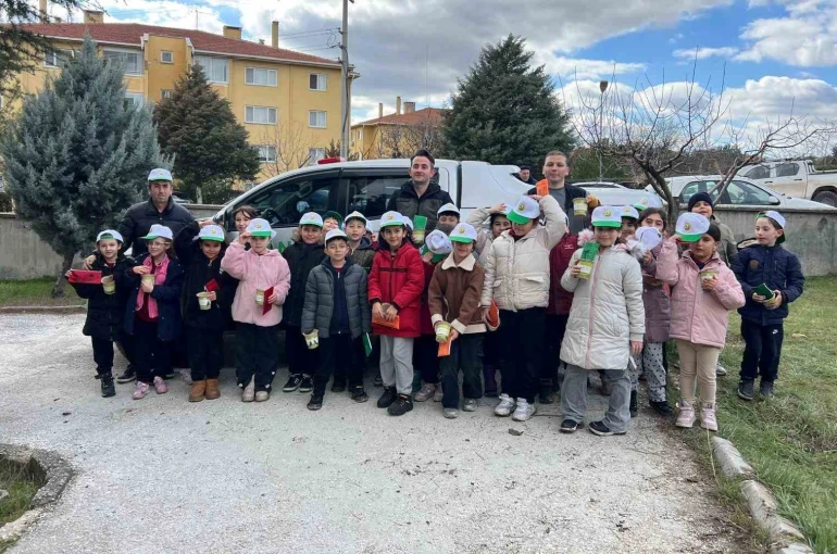 Gediz’de minik eller geleceğe nefes oluyor 