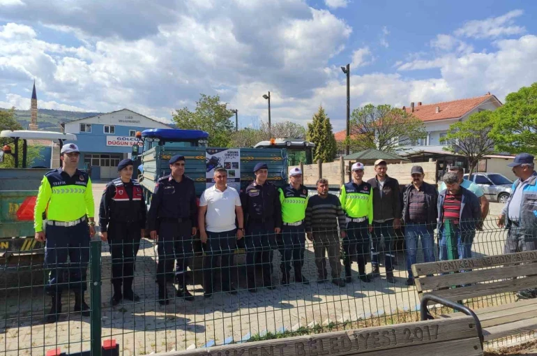 Gediz’de Trafik Haftası kapsamında bilgilendirme faaliyeti düzenlendi 